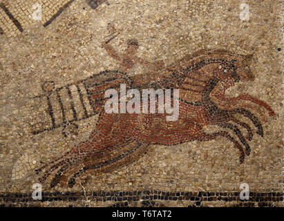 Carro romano gara nel circus. Mosaico. Dettaglio. Paradas, Andalusia, Spagna. 3a-4a cento. Museo archeologico di Siviglia. Spagna. Foto Stock