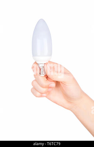 Femmina di mano che tiene una lampadina su sfondo bianco Foto Stock