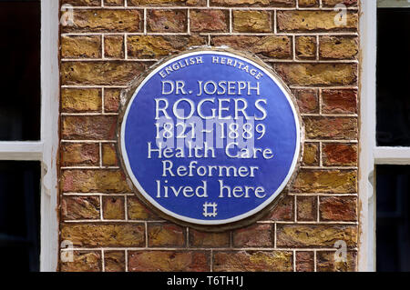 Londra, Inghilterra, Regno Unito. Blu Commemorative Plaque: Dr Joseph Rogers (1821-1889) health care riformatore vissuto qui. 33 Dean Street, Westminster Foto Stock