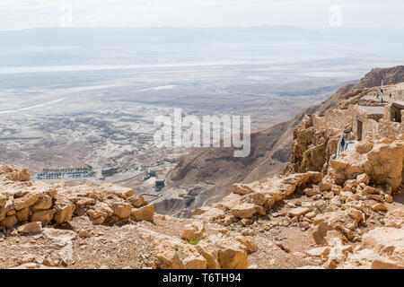 Vista da masada al mar morto in Israele e Giordania attraverso il mare Foto Stock