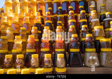 Un sacco di vasi con naturale miele biologico Foto Stock