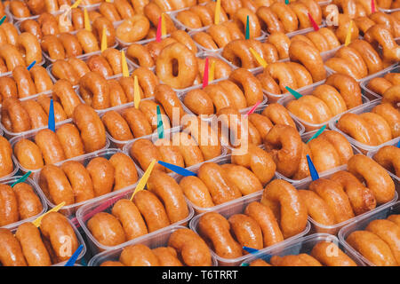 Vetrata, ciambelle dolci di pasticceria turco per la vendita Foto Stock