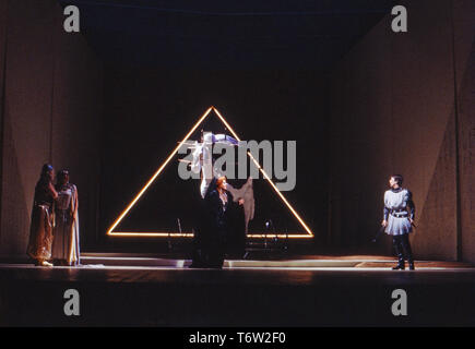 Julius Cäsar, aka Giulio Cesare, Oper von Georg Friedrich Händel in einer Aufführung im Theater an der Wien, Österreich 1985, Mitwirkende: Ann Murray Foto Stock