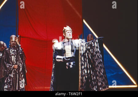 Julius Cäsar, aka Giulio Cesare, Oper von Georg Friedrich Händel in einer Aufführung im Theater an der Wien, Österreich 1985, Mitwirkende: Benjamin Luxon Foto Stock