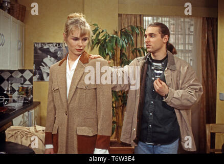 Gute Zeiten Schlechte Zeiten, Fernsehserie, Deutschland ab 1992, Darsteller: Saskia Valencia, Sali Landricina. Folge 489 Foto Stock