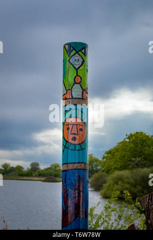 Attenborough centro natura con il visitatore e servizi educativi che si affaccia sul lago presso la Riserva Naturale vicino a Nottingham.Inghilterra Foto Stock