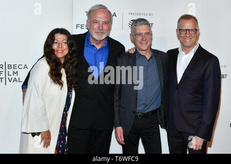 Michele Farinola, James Keach, Jeffrey Friedman e Rob Epstein assistere alla premiere di " Linda Ronstadt: il suono della mia voce durante il 2019 Tribeca Foto Stock