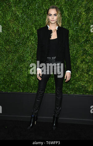 Cara Delevingne arriva per il xiv annuale di Tribeca Film Festival Artisti Cena ospitata da Chanel a Balthazar restaurant on April 29, 2019 a New Yor Foto Stock