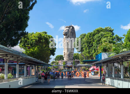 La statua Merlion, simbolo di Singapore, sull'Isola di Sentosa, Singapore Foto Stock