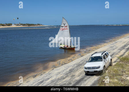 Barra de Cunhau, Brasile - 23 Gennaio 2019: barca a vela a Barra de Cunhau sul Brasile Foto Stock