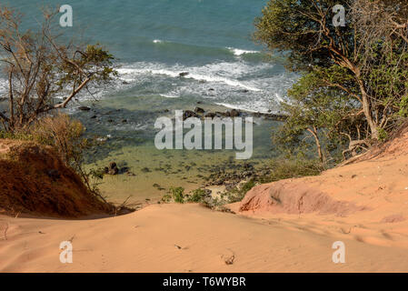 Bella spiaggia di Praia do Amor vicino a Pipa in Brasile Foto Stock