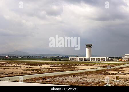 LARNACA, Cipro - 02 Marzo 2019: vista dell'aeroporto di Larnaca Foto Stock