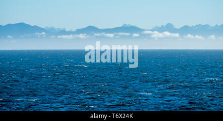 Puget Sound nei pressi di Seattle Washington e sfondo di montagna Foto Stock