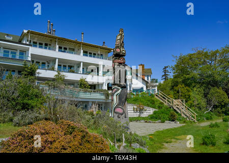 Il Totem Pole, Sooke Harbour House, Sooke, Isola di Vancouver, British Columbia, Canada Foto Stock