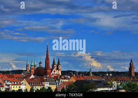 Würzburg è una città in Germania con molti luoghi di interesse storico Foto Stock