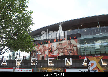 Londra, Regno Unito. 02maggio 2019. una vista generale al di fuori dell'Emirates Stadium davanti al gioco. La UEFA Europa League, semi-finale, prima gamba corrispondono, Arsenal v Valencia all'Emirates Stadium di Londra giovedì 2 maggio 2019. Questa immagine può essere utilizzata solo per scopi editoriali. Solo uso editoriale, è richiesta una licenza per uso commerciale. Nessun uso in scommesse, giochi o un singolo giocatore/club/league pubblicazioni . pic da Steffan Bowen/Andrew Orchard fotografia sportiva/Alamy Live news Credito: Andrew Orchard fotografia sportiva/Alamy Live News Foto Stock