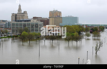 Davenport, Iowa, USA. Il 2 maggio, 2019. Downtown Davenport giovedì 2 maggio 2019. Credito: Kevin E. Schmidt/Quad-City volte/ZUMA filo/Alamy Live News Foto Stock