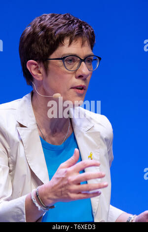 Muenster, Deutschland. 27 apr, 2019. Annegret KRAMP-KARRENBAUER, presidente della CDU Germanie, preludio alla campagna elettorale europea della CDU e della CSU, Halle Muensterland in Muenster su 27.04.2019, | Utilizzo di credito in tutto il mondo: dpa/Alamy Live News Foto Stock