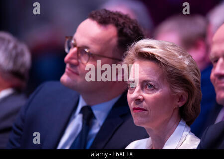 Muenster, Deutschland. 27 apr, 2019. Jens SPAHN, Ministro federale della sanità, Ursula von der Leyen, Ministro federale della difesa, Halle Muensterland in Muenster su 27.04.2019, | Utilizzo di credito in tutto il mondo: dpa/Alamy Live News Foto Stock