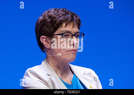 Muenster, Deutschland. 27 apr, 2019. Annegret KRAMP-KARRENBAUER, presidente della CDU Germanie, preludio alla campagna elettorale europea della CDU e della CSU, Halle Muensterland in Muenster su 27.04.2019, | Utilizzo di credito in tutto il mondo: dpa/Alamy Live News Foto Stock