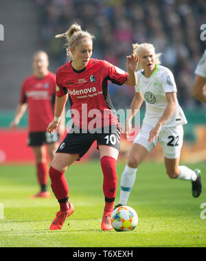 Colonia, Deutschland. 01 Maggio, 2019. Sharon BECK (FR) l'azione. Wolfsburg (WOB) - SC Friburgo (FR) 1: 0, su 01.05.2019 in Koeln/Germania. | Utilizzo di credito in tutto il mondo: dpa/Alamy Live News Foto Stock