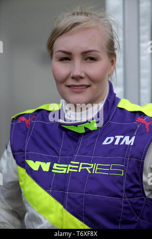 Hockenheim, Germania. 03 Maggio, 2019. Motorsport: serie W, Hockenheimring - 2019, formazione. Emma Kimilainen dalla Finlandia è al box. Credito: Hasan Bratic/dpa/Alamy Live News Foto Stock