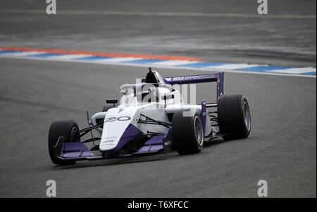 Hockenheim, Germania. 03 Maggio, 2019. Motorsport: serie W, Hockenheimring - 2019, formazione. Caitlin legno da Australia unità su pista. Credito: Hasan Bratic/dpa/Alamy Live News Foto Stock