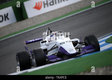 Hockenheim, Germania. 03 Maggio, 2019. Motorsport: serie W, Hockenheimring - 2019, formazione. Jamie Chadwick dalla Gran Bretagna unità su pista. Credito: Hasan Bratic/dpa/Alamy Live News Foto Stock