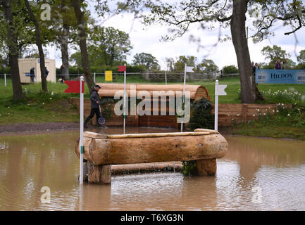 Badminton station wagon, Badminton, UK. Il 3 maggio, 2019. Mitsubishi Motors Badminton Horse Trials, giorno 3; Anteprima del 2019 Badminton Horse Trials Cross Country prova, recinto 15 Hildon stagno di acqua di credito: Azione Sport Plus/Alamy Live News Foto Stock