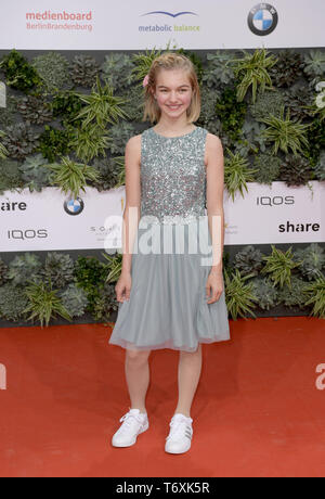 Berlino, Germania. 03 Maggio, 2019. L'attrice Luna Maxiner è aggiudicato la sessantanovesima tedesco Film Prize "Lola". Credito: Jörg Carstensen/dpa/Alamy Live News Foto Stock