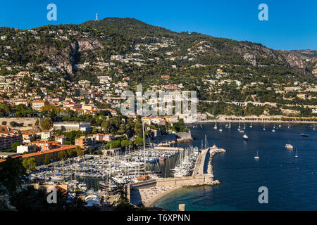 Vista di una splendida baia in Costa Azzurra Foto Stock