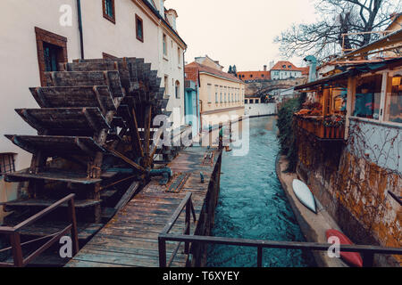 Isola di Kampa con piccolo fiume Certovka Foto Stock