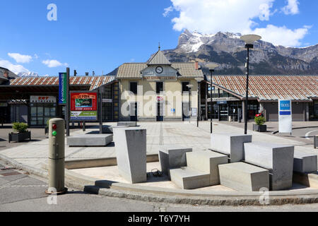 Gare SNCF Le Fayet-Saint-GERVAIS-les-Bains. Rond Point des Allobroges. Foto Stock