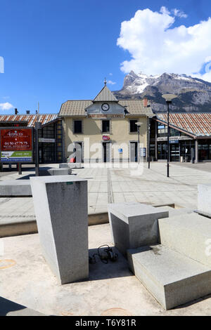 Gare SNCF Le Fayet-Saint-GERVAIS-les-Bains. Rond Point des Allobroges. Foto Stock