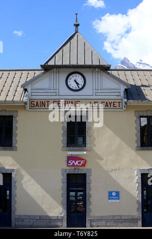 Gare SNCF Le Fayet-Saint-GERVAIS-les-Bains. Rond Point des Allobroges. Foto Stock