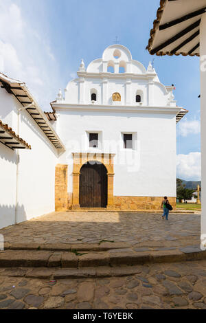 Ingresso principale la Nostra Signora del Carmen chiesa Villa de Leyva Foto Stock