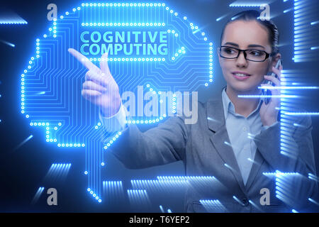 Cognitive concetto computive con la donna premendo i pulsanti Foto Stock