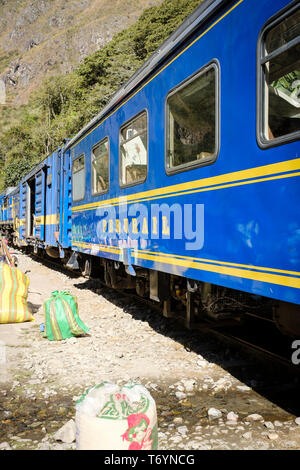 Centrale idroelettrica fermata del treno. Da qui è possibile prendere il treno Inca o camminare per 9 km seguendo la ferrovia ad Aguas Calientes, Perù Foto Stock