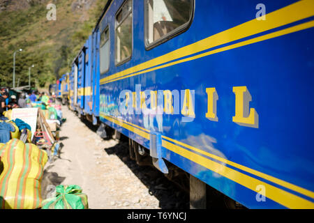 Centrale idroelettrica fermata del treno. Da qui è possibile prendere il treno Inca o camminare per 9 km seguendo la ferrovia ad Aguas Calientes, Perù Foto Stock