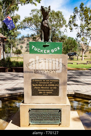 Il cane sulla scatola del piegatore monumento vicino Gundagai nel Nuovo Galles del Sud, Australia Foto Stock