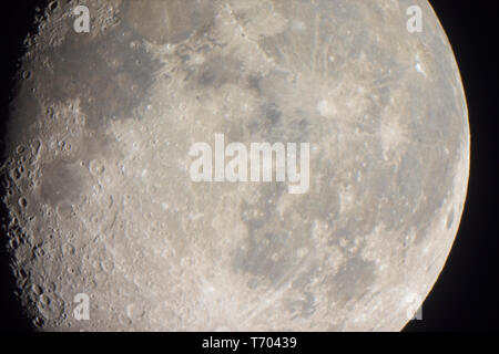 Crateri sulla luna visto attraverso un telescopio, San Pedro de Atacama, Cile Foto Stock