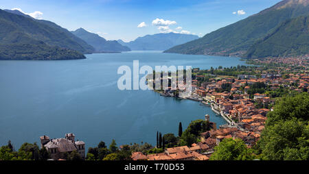 Menaggio città sul lago di Como e le montagne Foto Stock