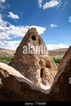 Antica Grotta monastero Selime scolpiti in pietra in Cappadocia, Turchia Foto Stock