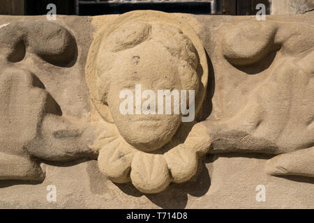 Scolpito in pietra scultura baby angel testa bassorilievo Foto Stock