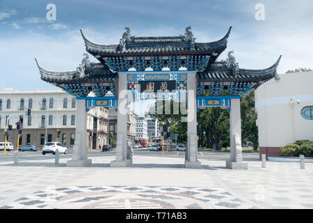 L'ingresso a Dunedin giardino cinese Foto Stock