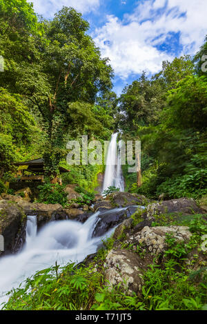 Gitgit Waterfall - isola di Bali Indonesia Foto Stock