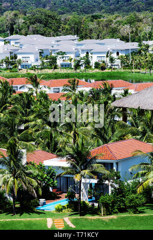 Ville sulla riva del lago Foto Stock