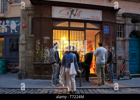 Radio Canut, 24 Rue Sergent Blandan Ancienne Voie du Rhin, Lione, Francia. esterno di un radicale comunità stazione radio in 1er arrondissement Foto Stock