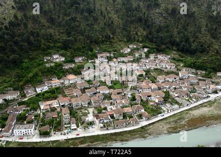 Gorica città vecchia zona di conservazione di Berat sulla banca del fiume Osum Unesco World Heritage Site in Albania Foto Stock