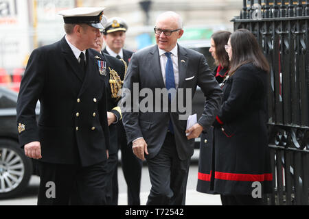 Ambasciatore degli Stati Uniti per il Regno Unito Woody Johnson arriva a frequentare un servizio a Westminster Abbey a riconoscere cinquanta anni di continuo un deterrente al mare. Il Duca di Cambridge è frequentando anche nella sua veste di Commodore-in-Chief del sommergibile servizio. Foto Stock
